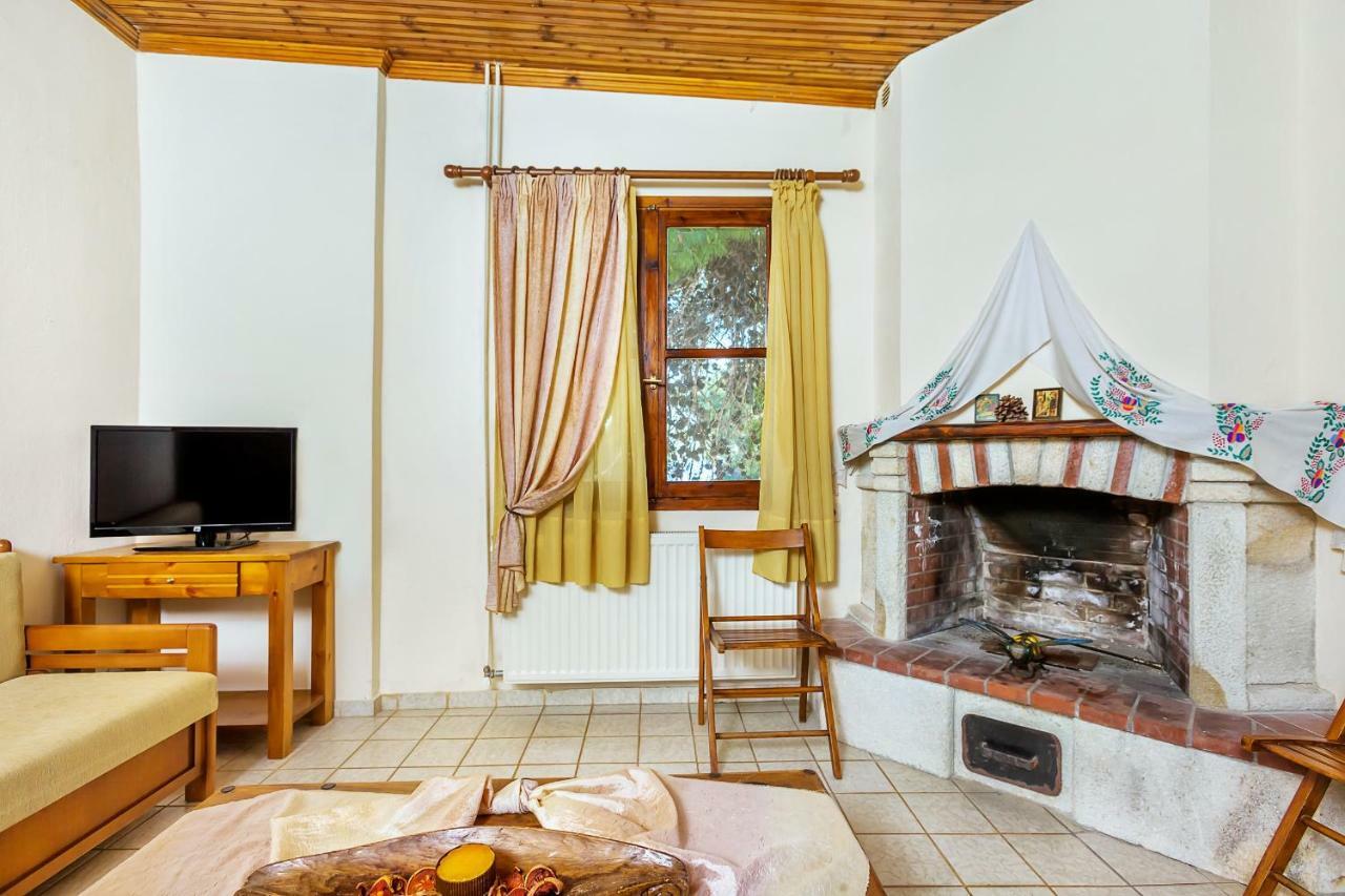 Xenios Loutra Village Karnagio Exterior foto
